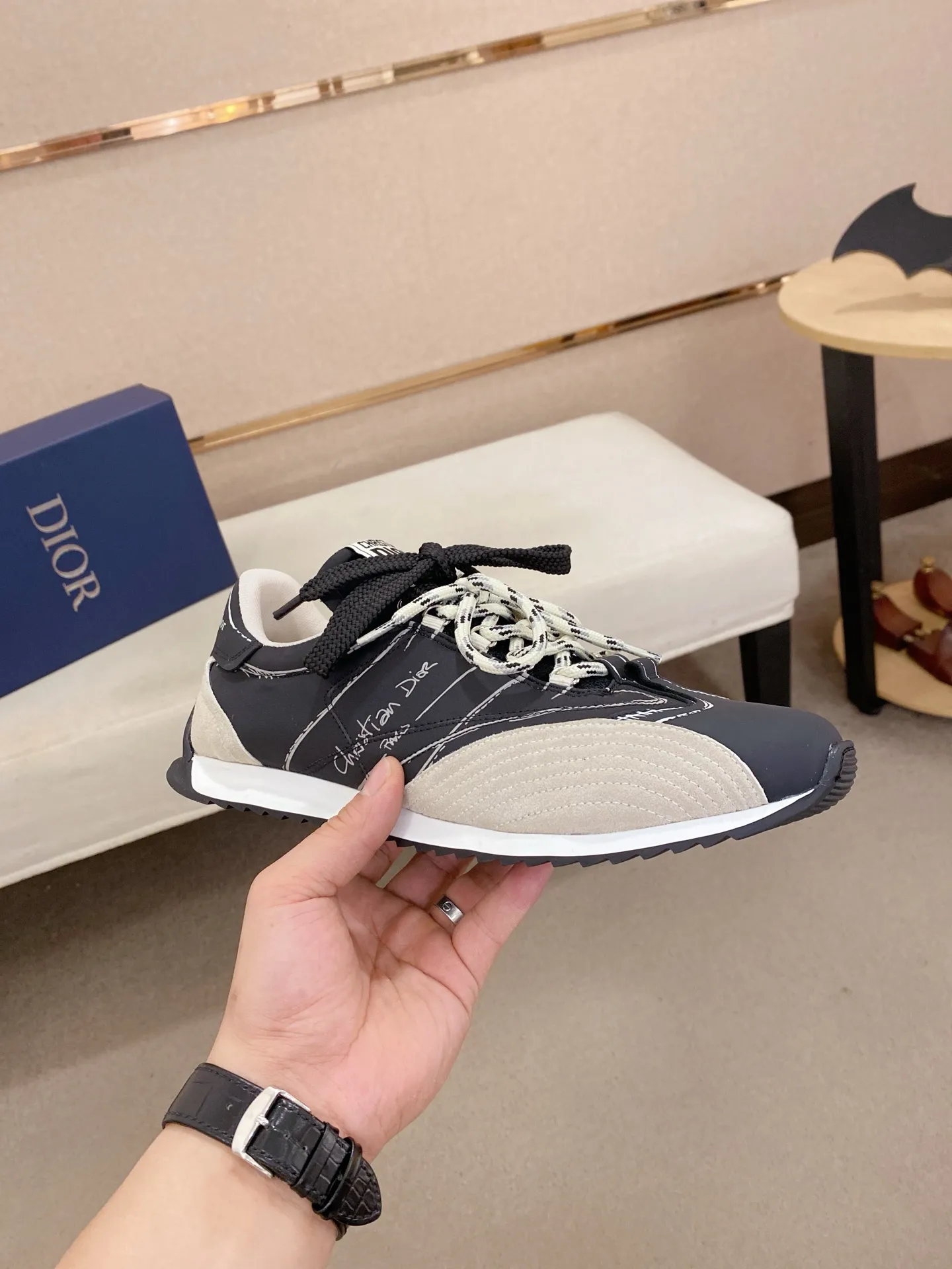 Men's shoes💰: 500💰Couple style💏 [Dior·Dior] New casual sports style men's shoes, new spring and summer design, perfect workmanship, lace-up lazy style to create wardrobe quality, upper: imported first-layer cowhide, mesh breathable lining soft and comfortable, ultra-light TPU wear-resistant outsole, simple, versatile fashion men's shoes, excellent color code number 35--44. (45,46 customized items are not returnable or exchangeable)